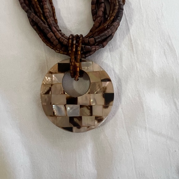 Brown beaded necklace with medallion - Picture 3 of 7